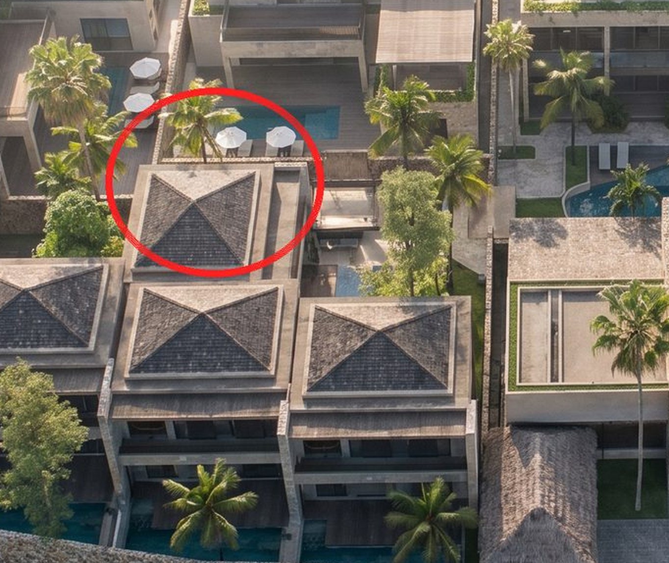 Close-up, villa circled